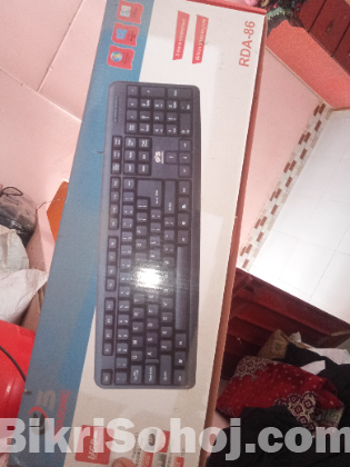desktop pc with HP monitor